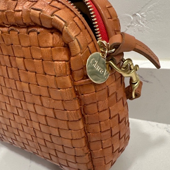 SOLD🎉🎉🎉 Clare V's midi sac in natural woven leather. Crossbody SOLD🎉🎉🎉 - Picture 4 of 6